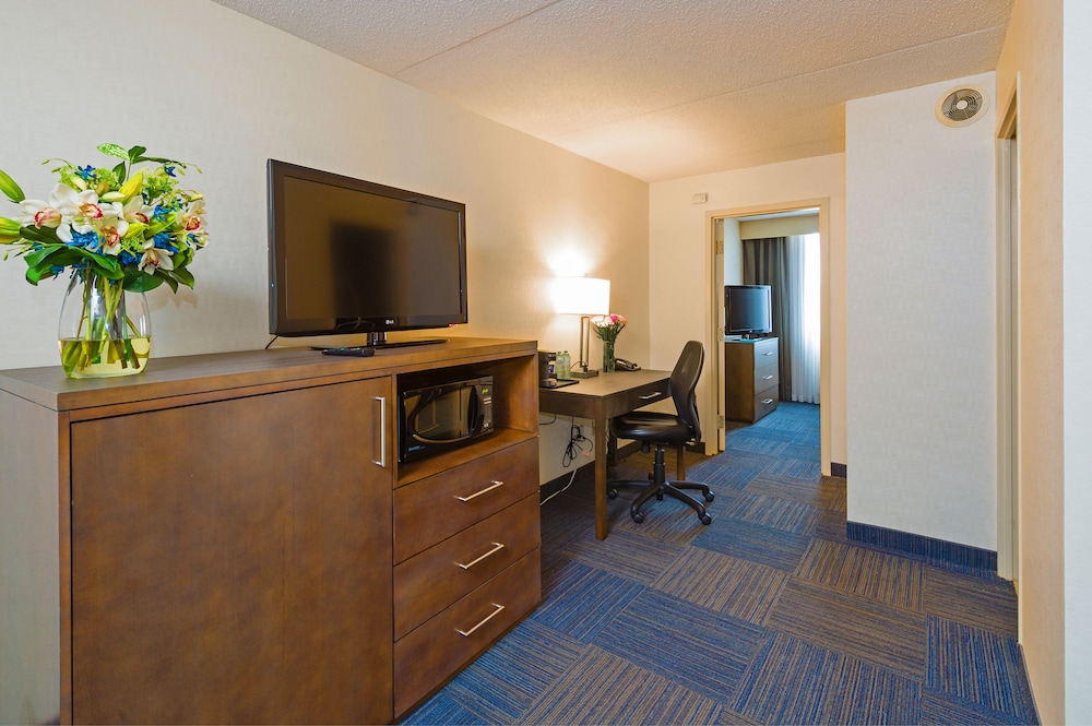 Best Western Plus Toronto Airport Hotel 9/38