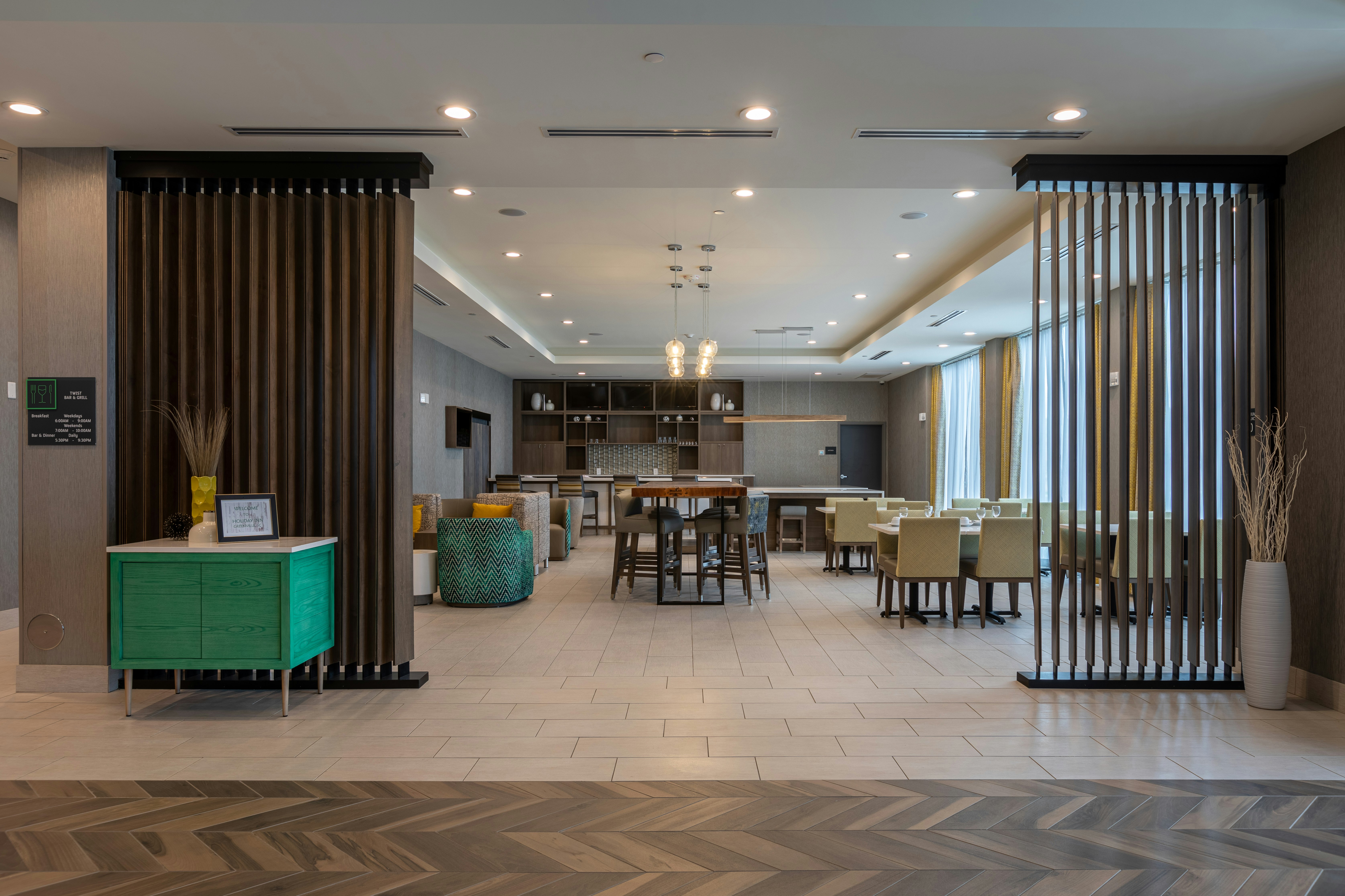 Holiday Inn Woodruff Road 38/53