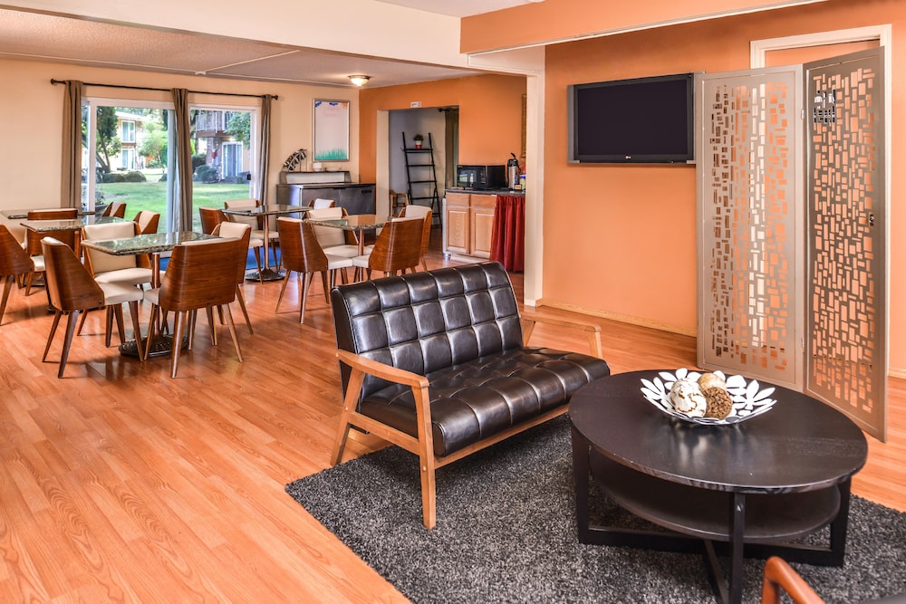 Interurban Suites Hotel, a Dazzler Select by Wyndham 34/69