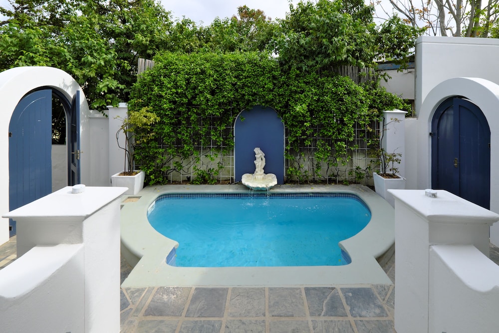 SUPERIOR, POOL ACCESS