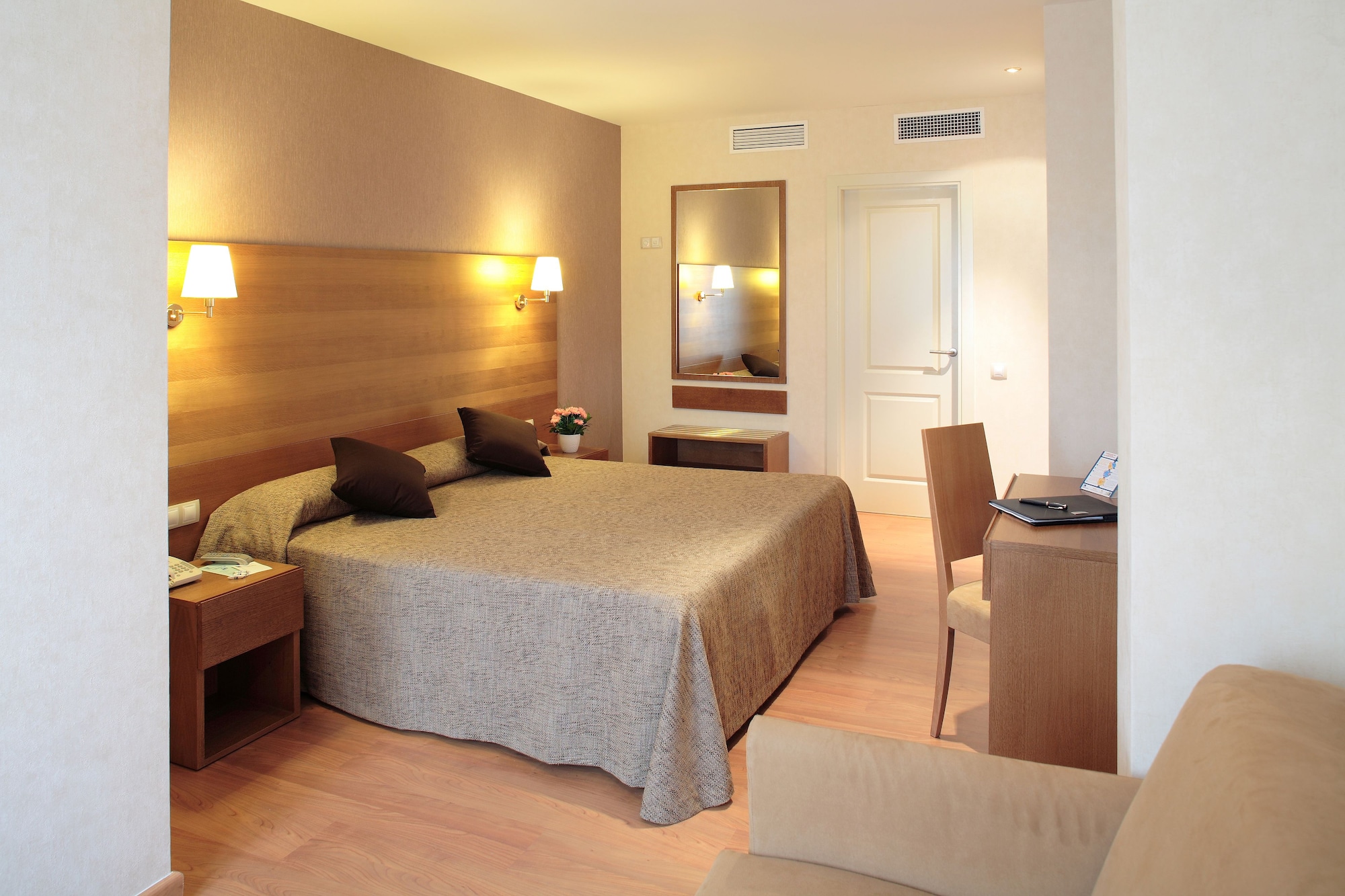 ROOM, TRIPLE