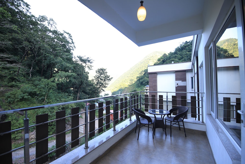The Grand Shiva Resort 3/50