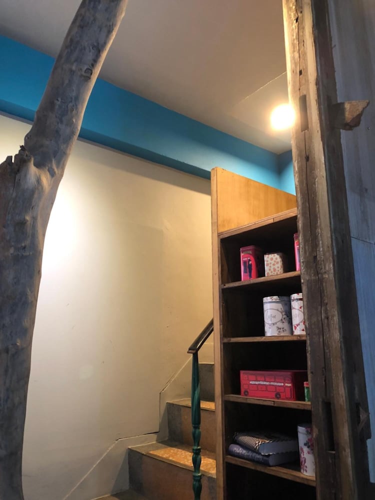 A Good Man's Hostel 14/21