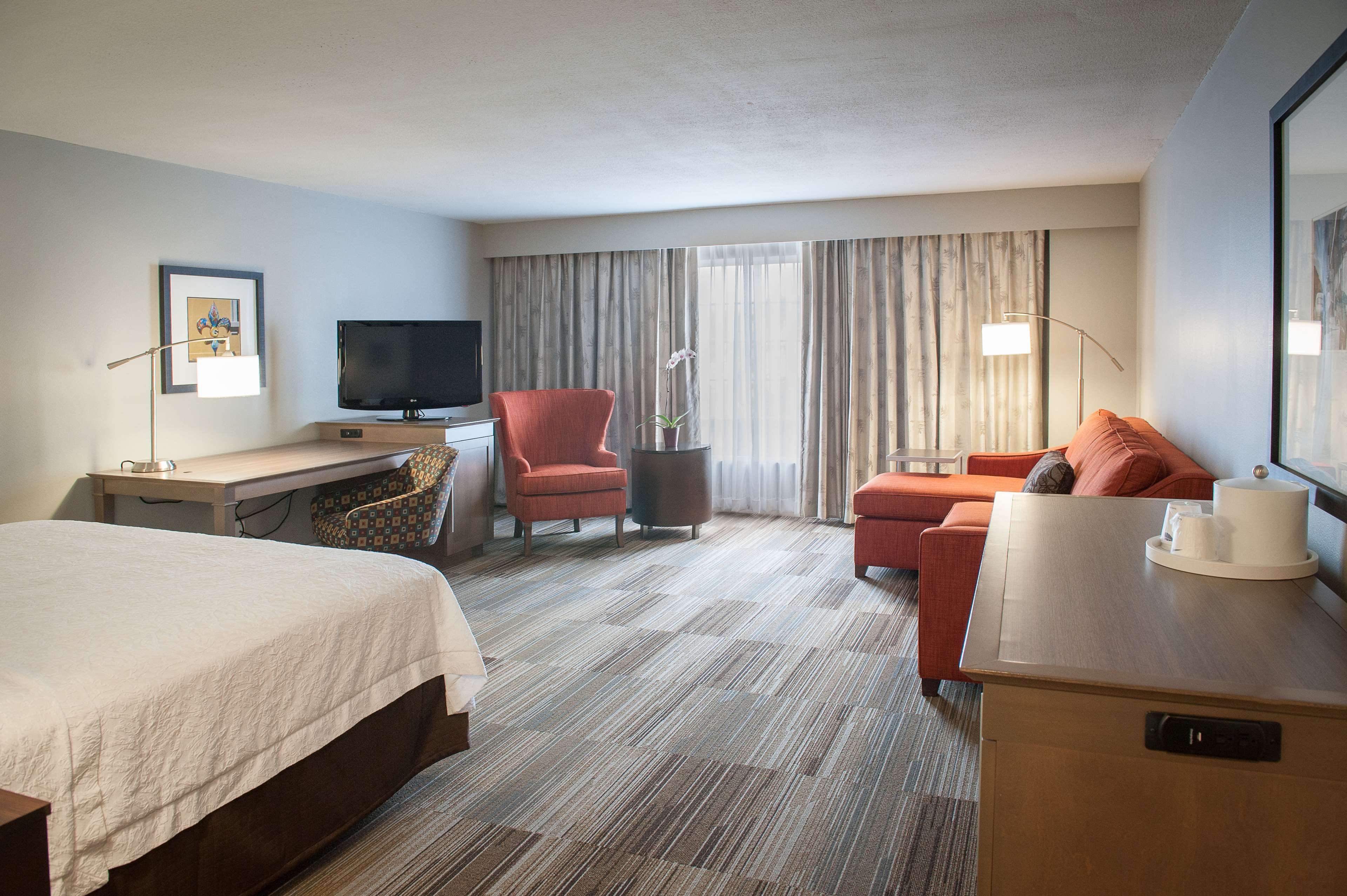 STUDIO, SUITE, KING BED, AVENUE VIEW, JETTED TUB