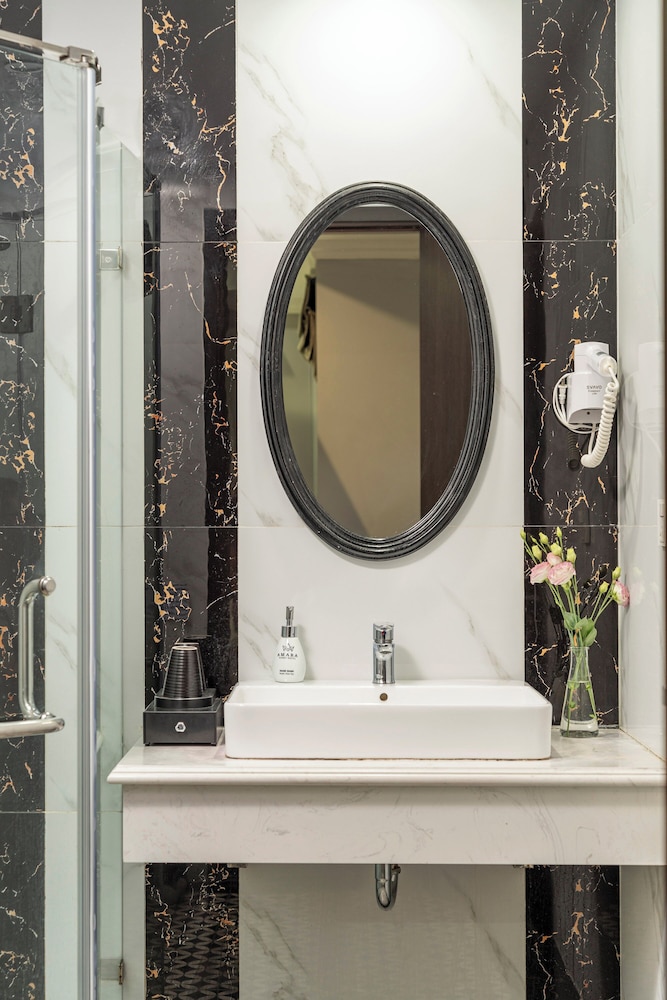 Amara Hotel Hanoi 44/46