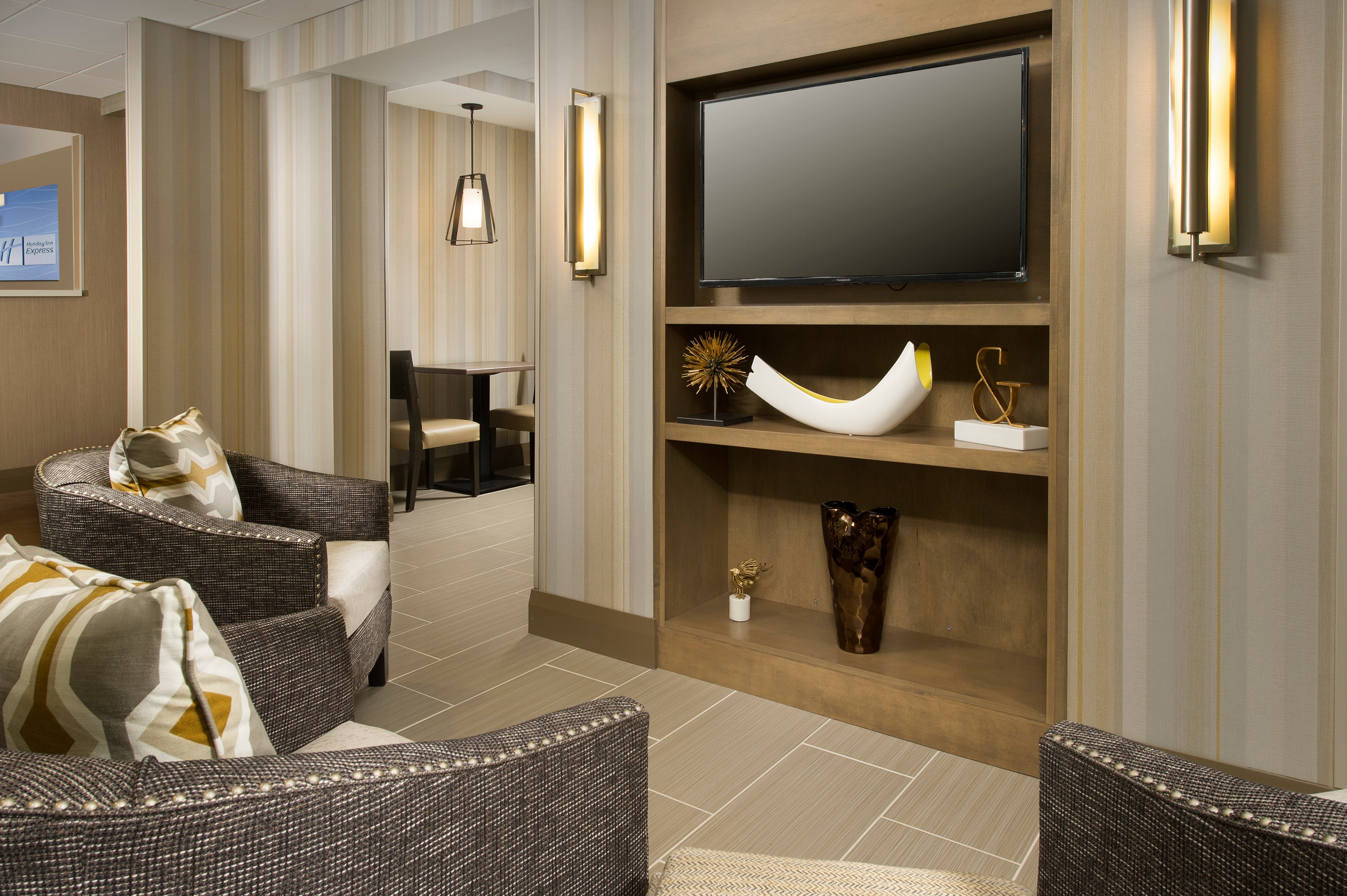 Holiday Inn Express Boston North -Woburn 50/50