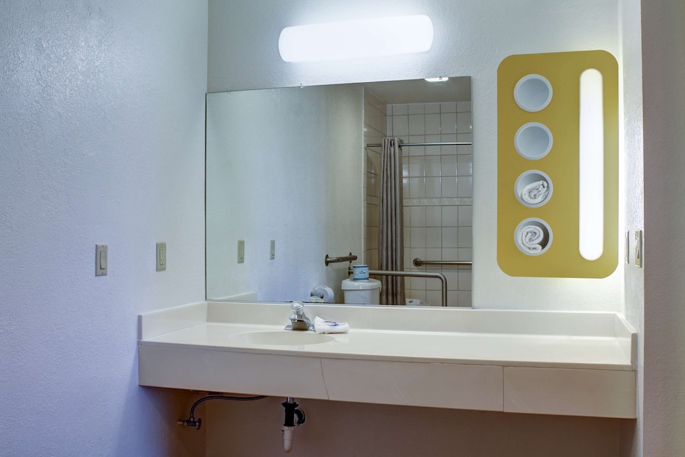 Motel6 Bishop, CA 33/33