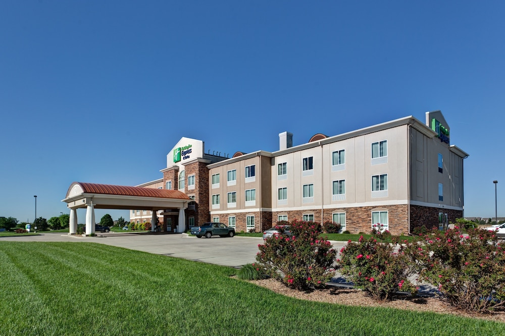 Holiday Inn Express & Suites Wichita Northwest Maize K-96 1/43