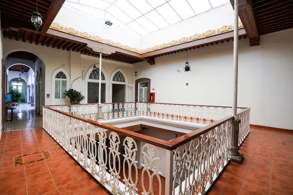 Hotel Senorial 1/50