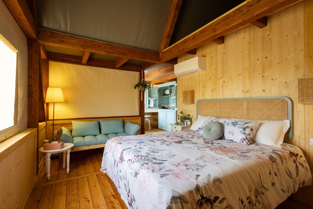 Glamping, Economy, Suite, Queen Bed, Hot Tub