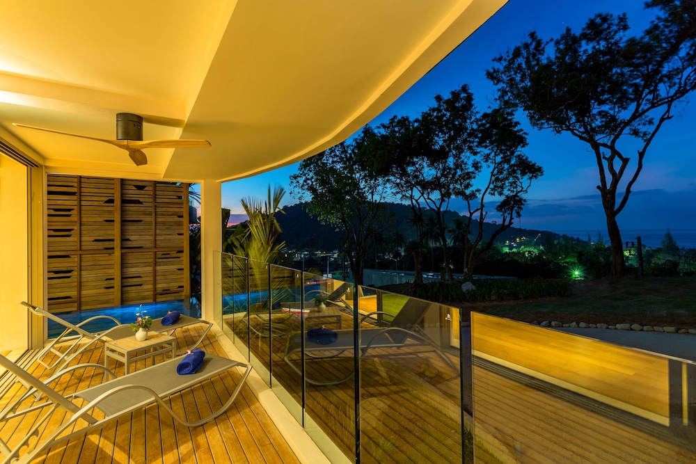 Crest Resort and Pool Villas 27/50