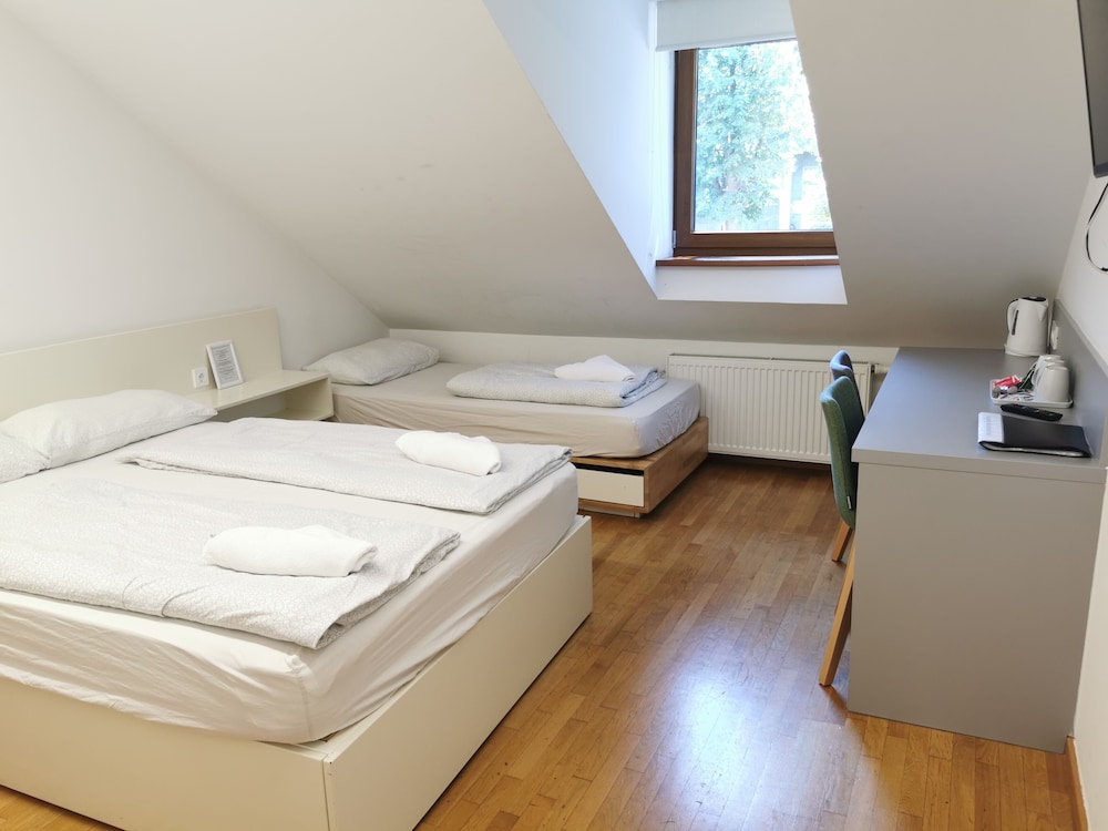 Rooms Sincere 1830 2/25