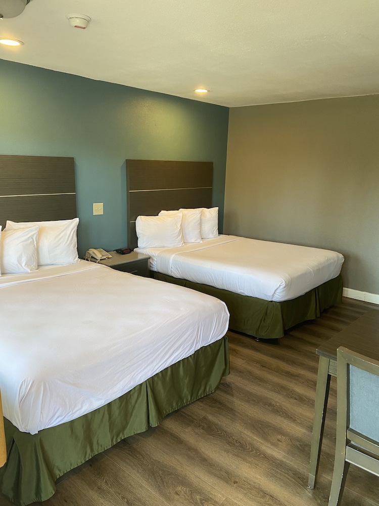 Hotel Palmeras Chula Vista (ex Vagabond Inn Chula Vista) 11/35