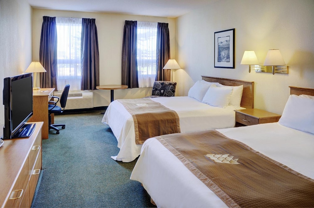 Lakeview Inn & Suites 10/60