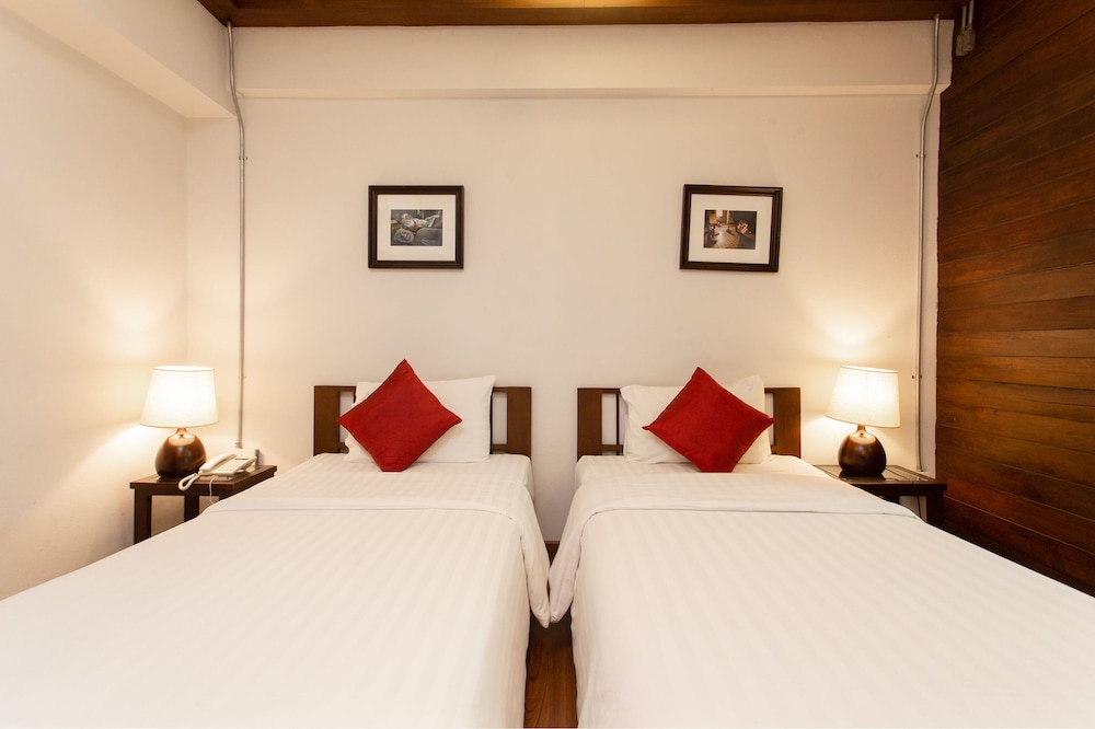 Nightbazaar Inn Hotel 11/48
