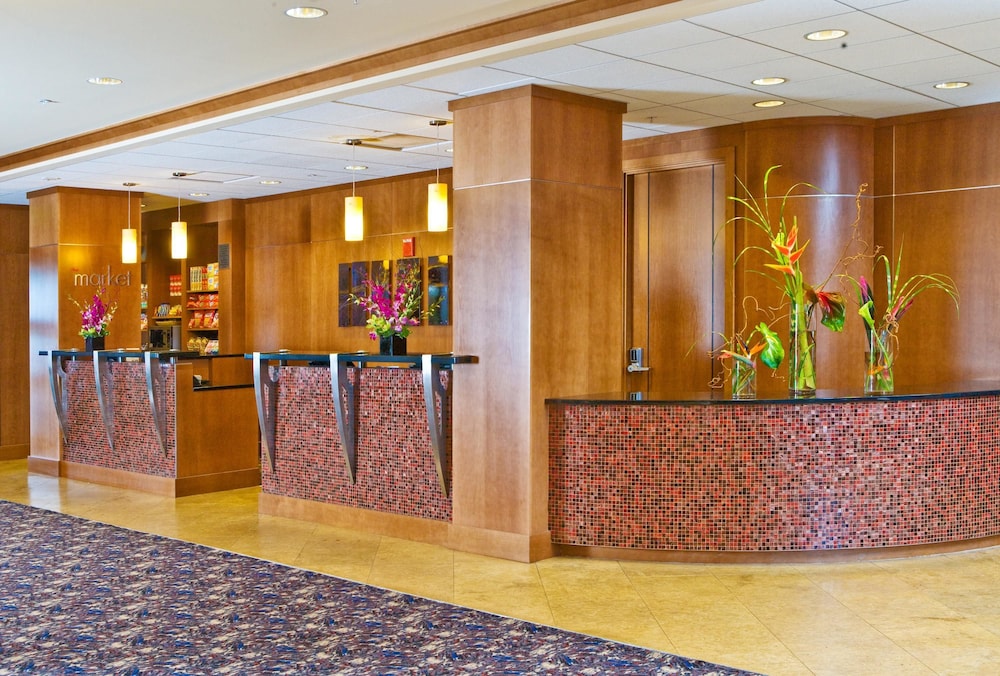 Lobby at COURTYARD BY MARRIOTT LOGAN AIRPORT, BOSTON - MA