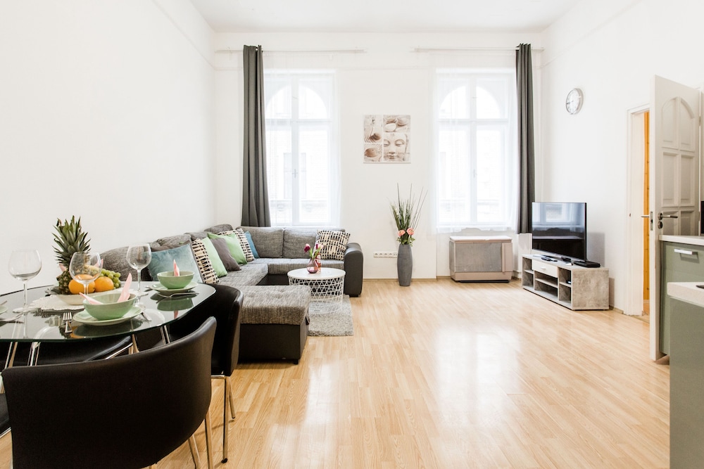 Grand Budapest Penthouse 66/82