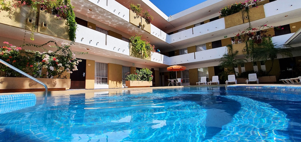 Azteca Inn Hotel 14/62