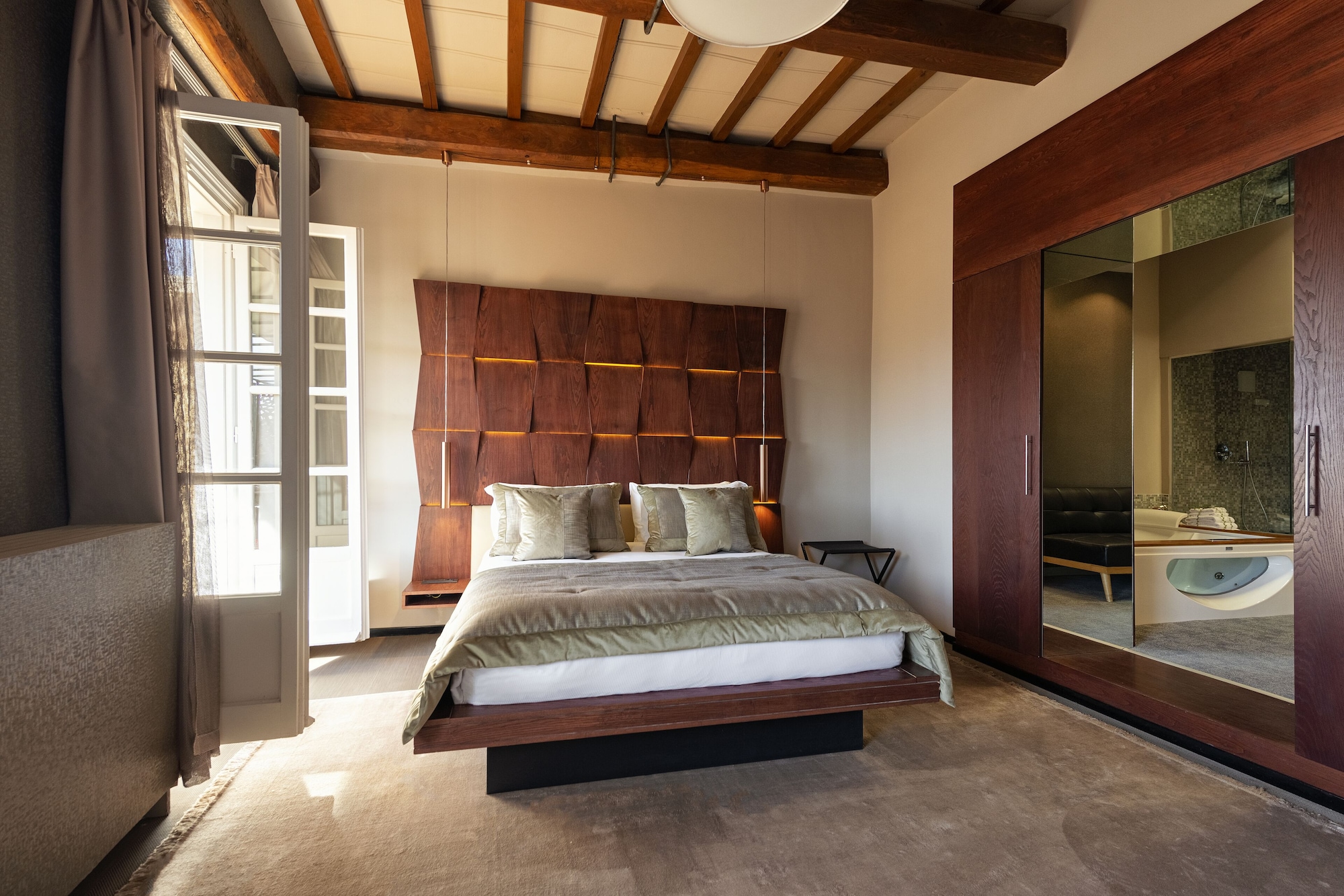 Suite, King Bed