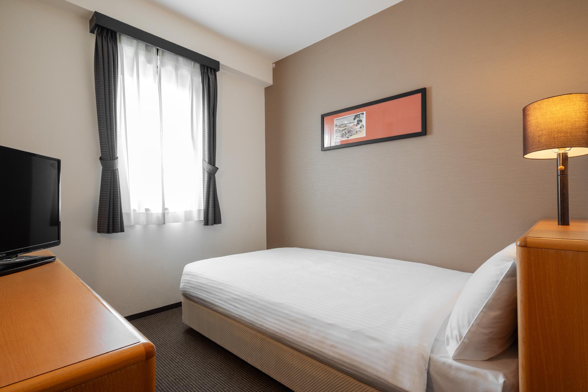 Petite, Double Bed