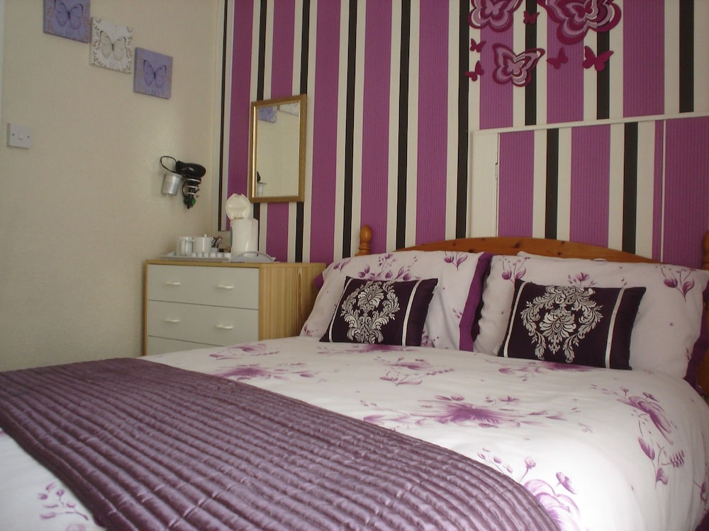 ROOM 2, DOUBLE BED