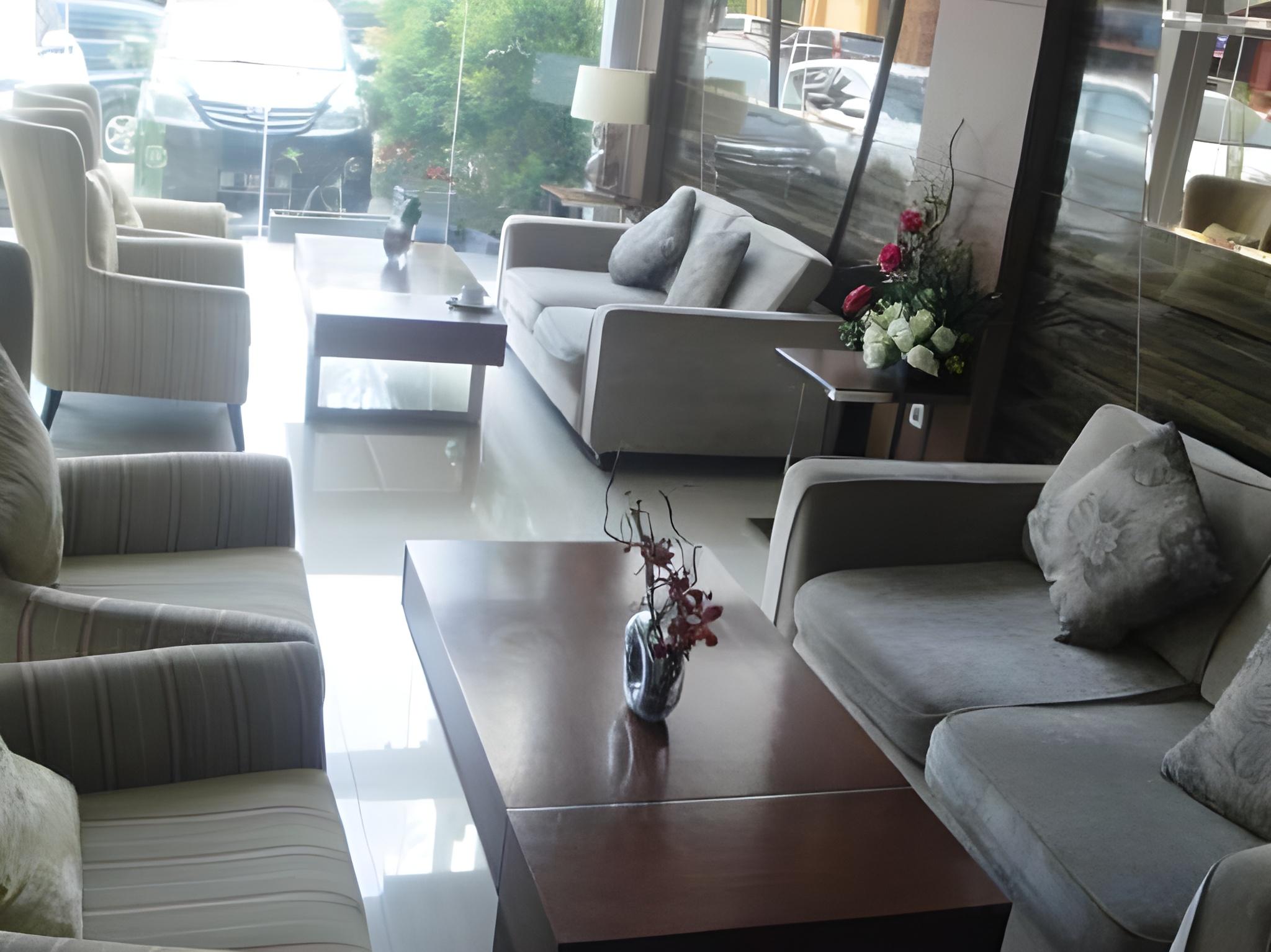 Max Hotel Panakkukang Makassar By LIFE 12/30