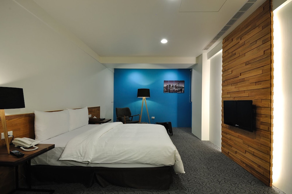 EXECUTIVE, SUITE