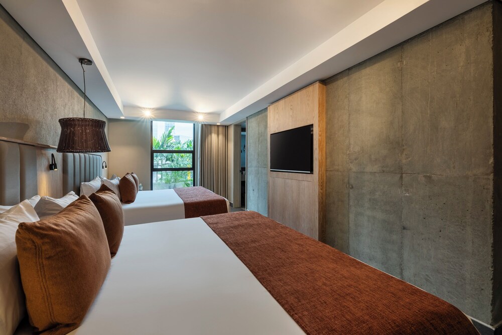 Oz Hotel Collection 13/49