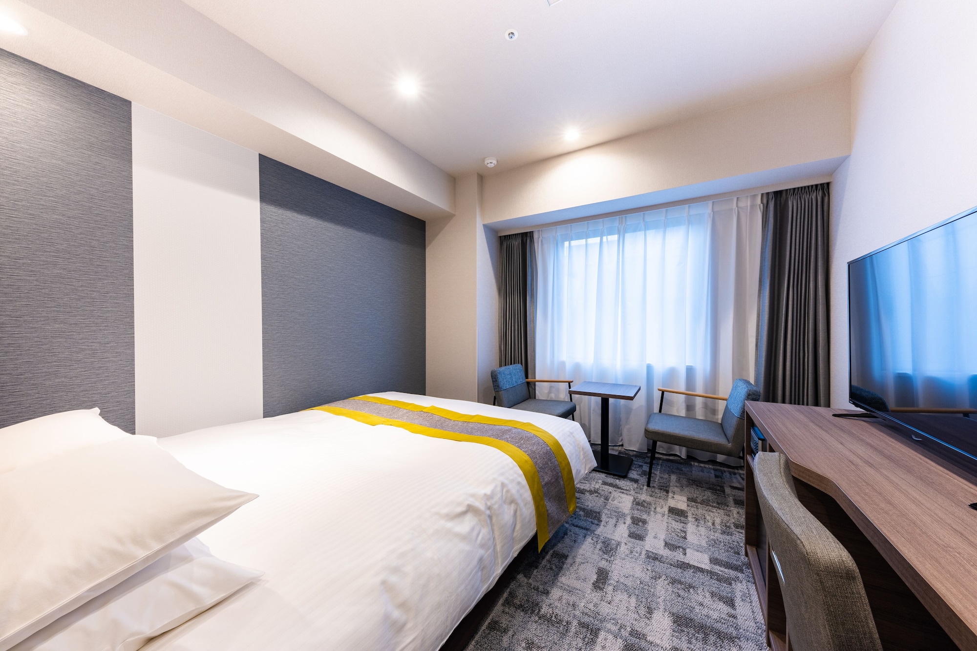 ROOM, DOUBLE BED, BATHTUB