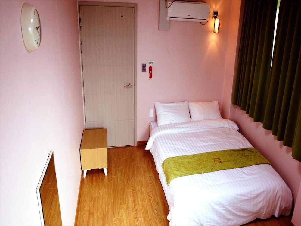Jeju R Hotel Guest House Hostel 18/60