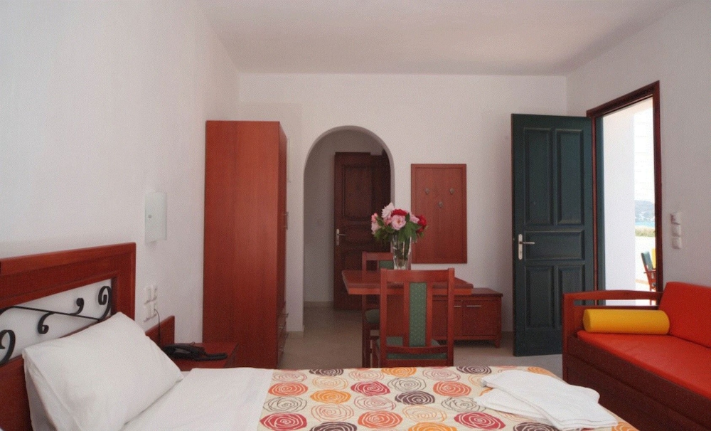 Plaka Hotel II 16/46