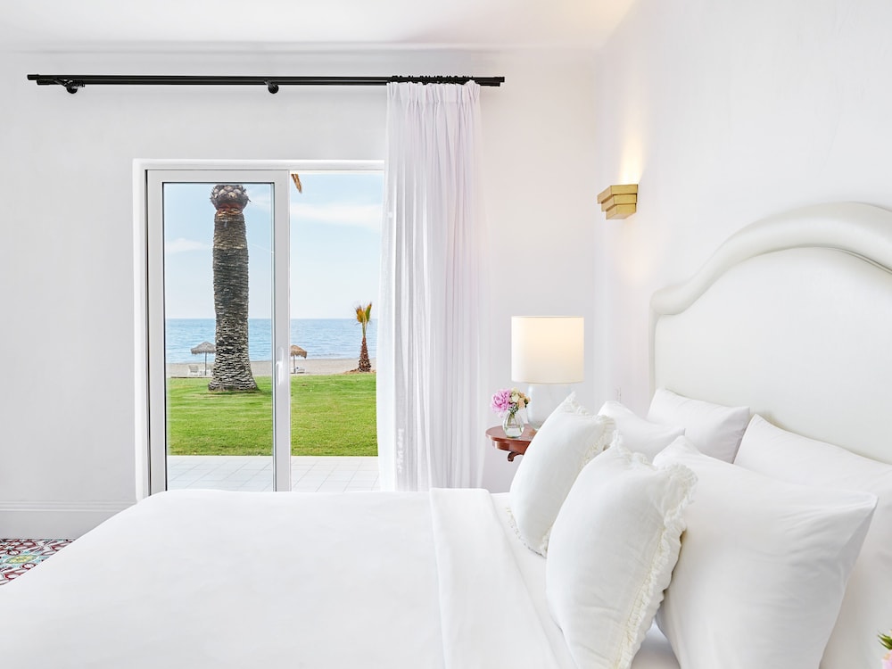 3 Bedrooms, Beach Villa, Twin Beds, 3 King Beds, Sea Front