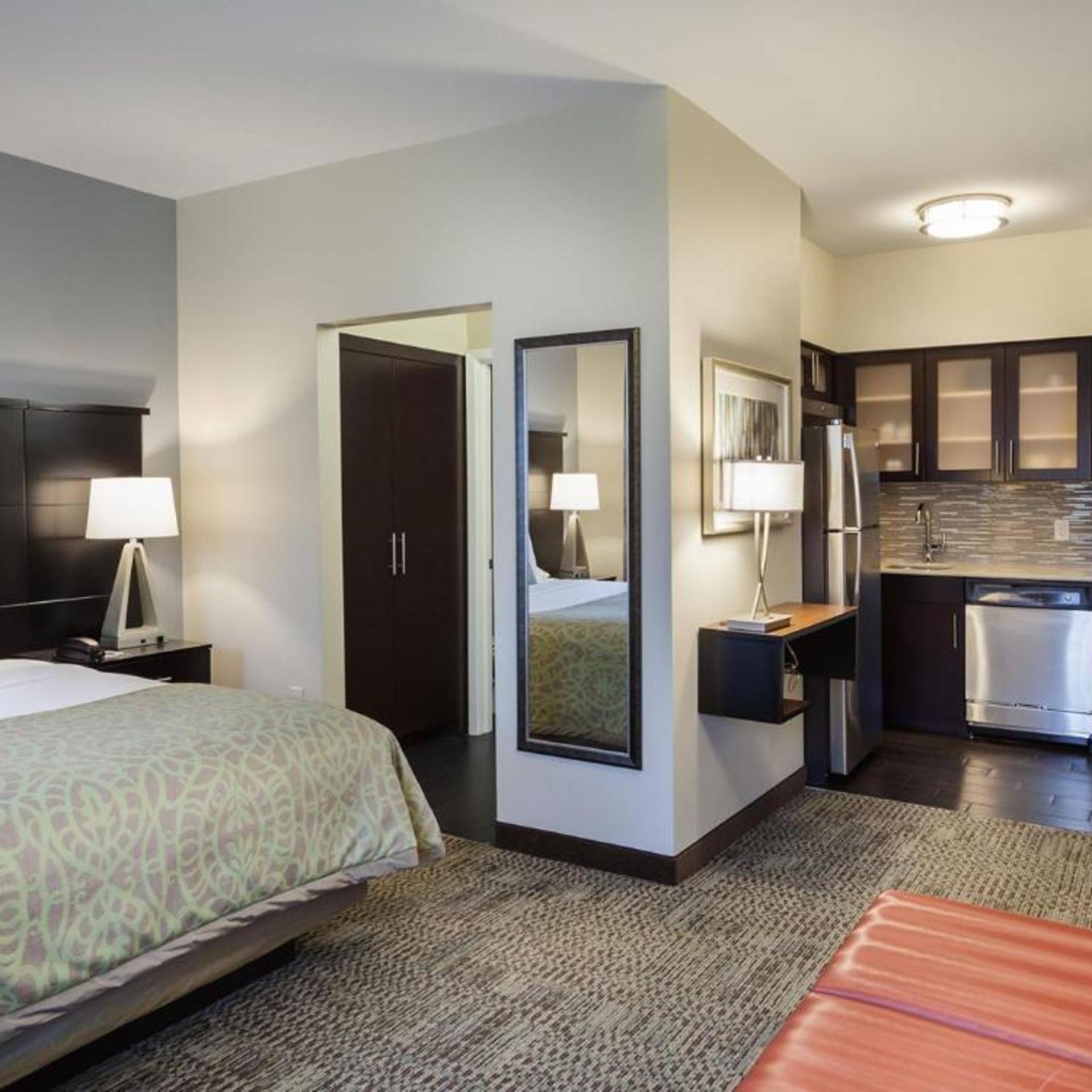 جناح استوديو بسرير كينج بحوض استحمام لذوي الإعاقة، Staybridge Suites Cedar Park - Austin N 4/4