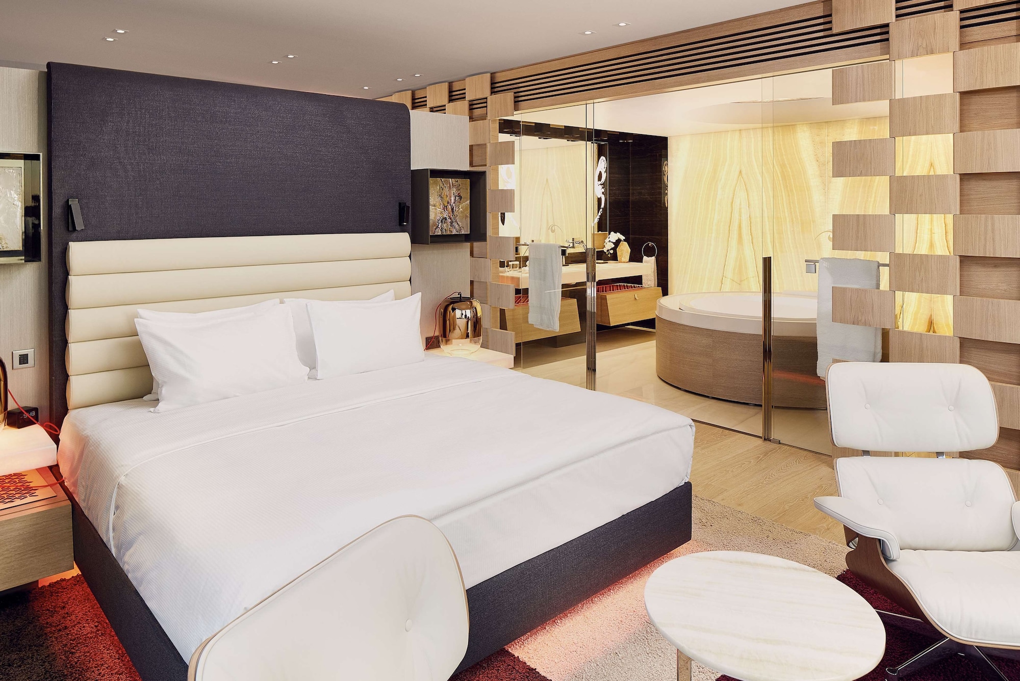 PRESIDENTIAL, SUITE