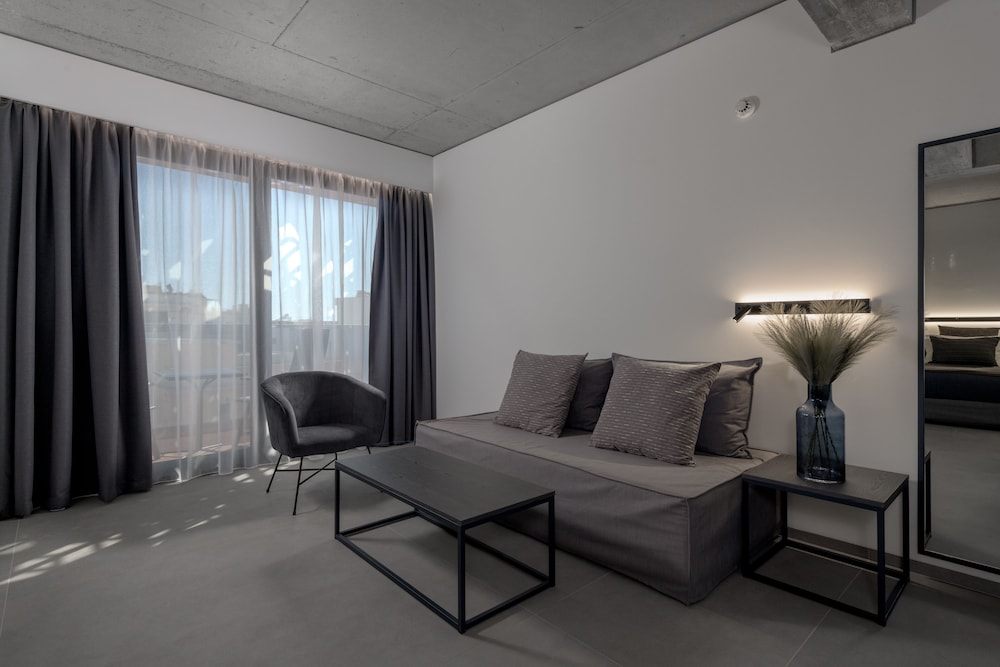 Essence Suites Rhodes 18/32