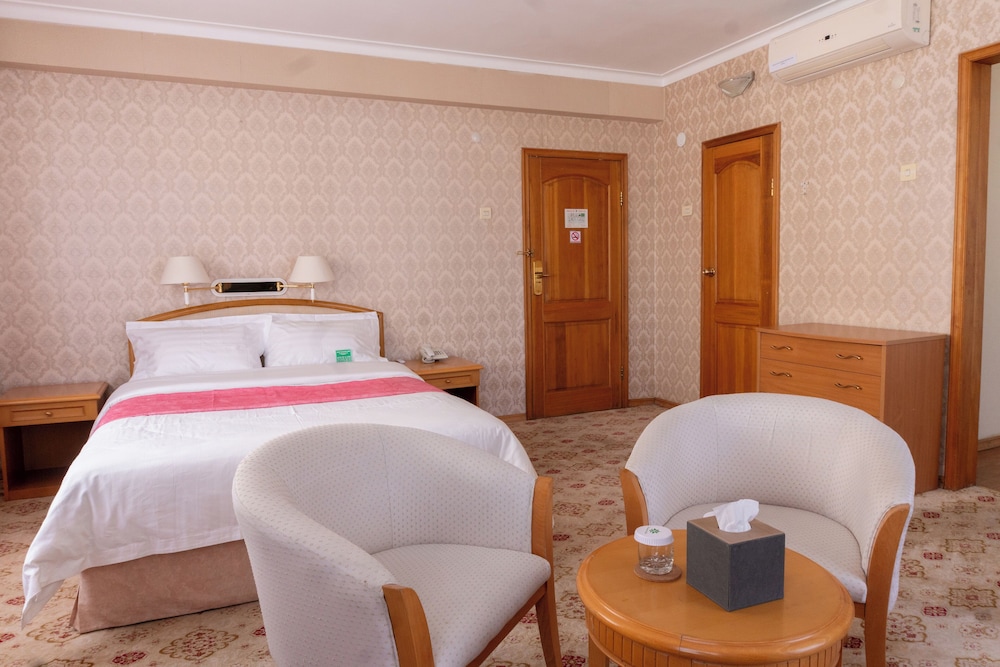 The Continental Hotel 24/50