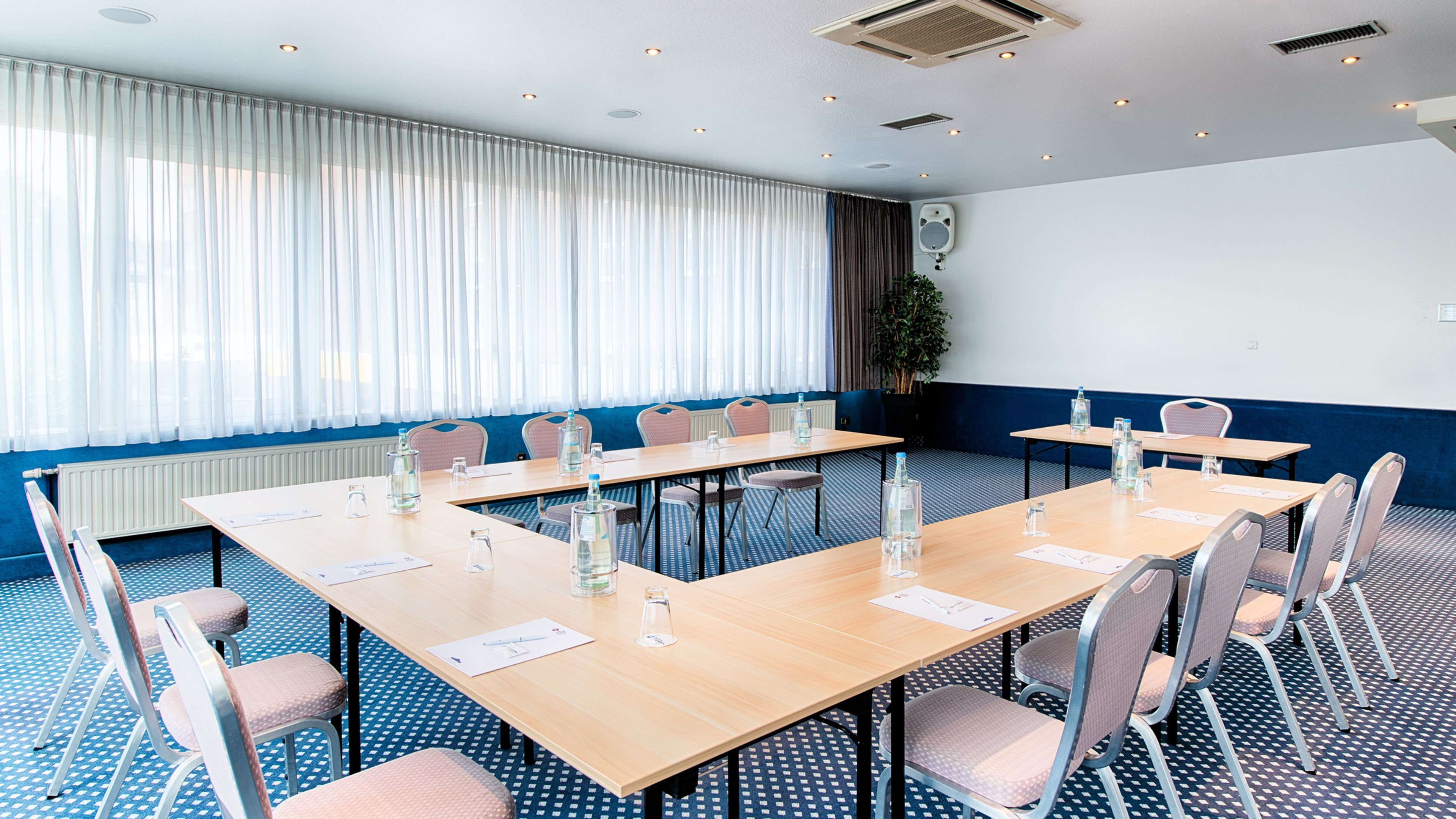 Holiday Inn - The Niu, Stream Monchengladbach 66/71