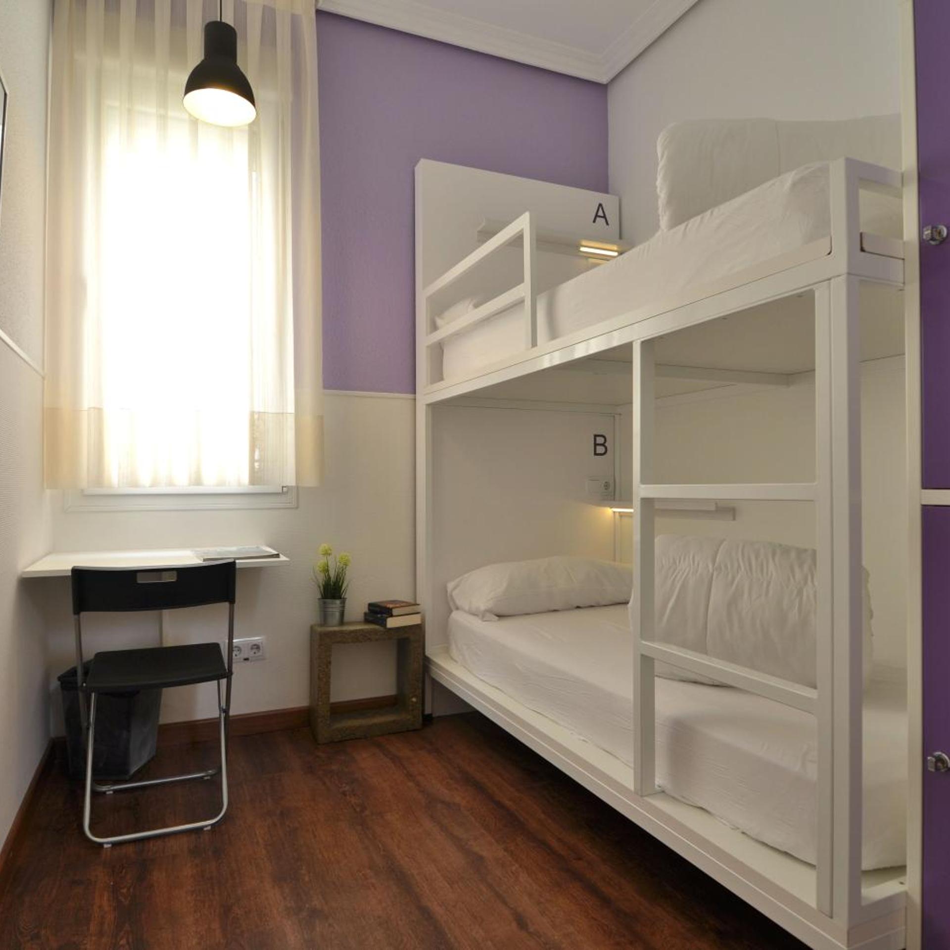 Economy, Twin Beds, Shared Bathroom