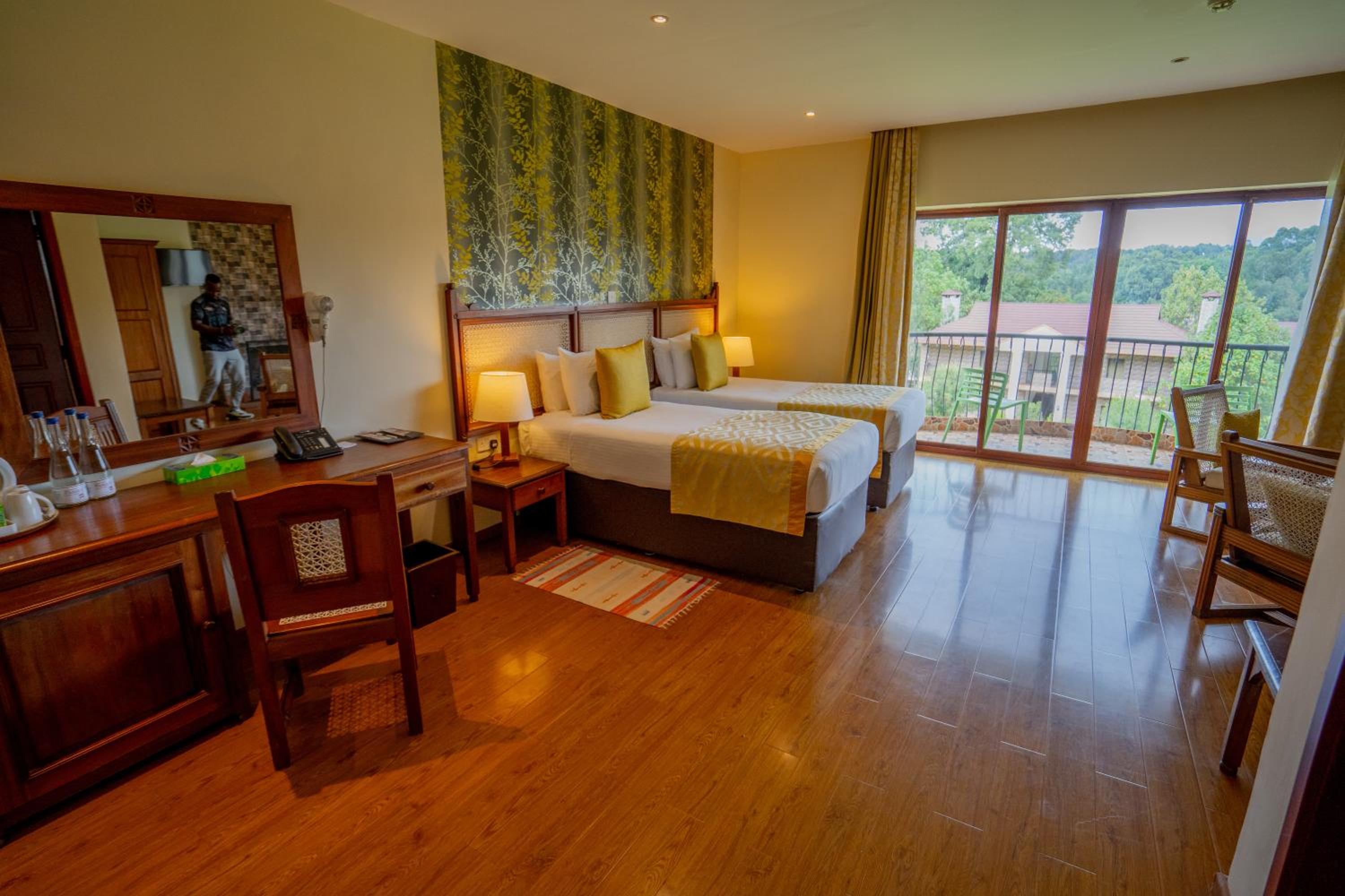 Courtyard, Twin Beds