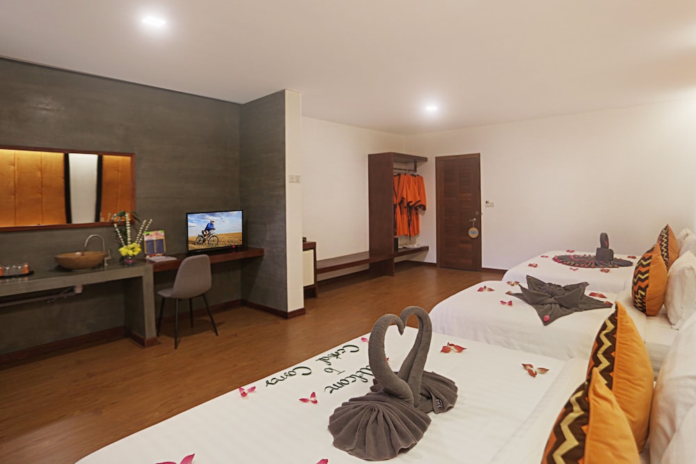 Central Corner D Angkor 18/75