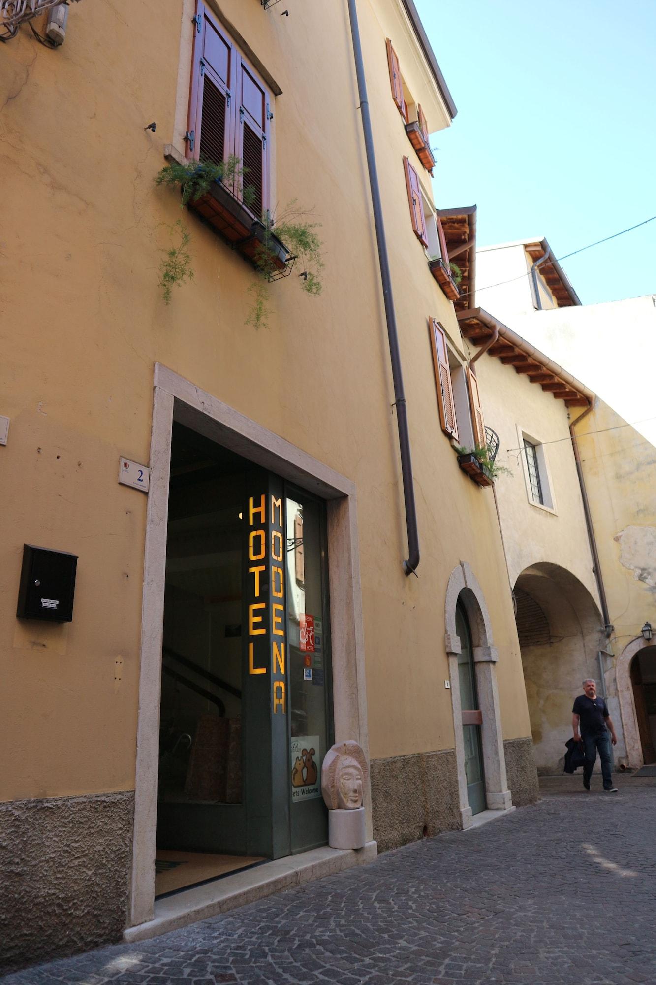 Hotel Modena 23/26