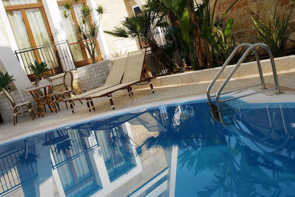 Albatres Palace Hotel 8/63