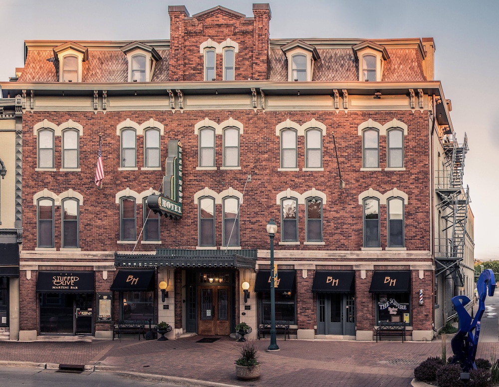 The Blackhawk Hotel 1/50