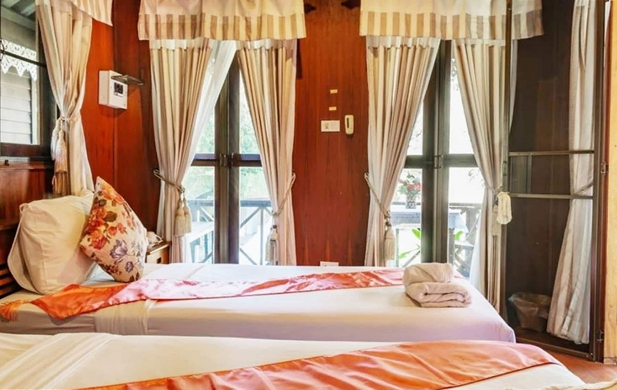 DELUXE, TWIN BEDS, RIVER VIEW