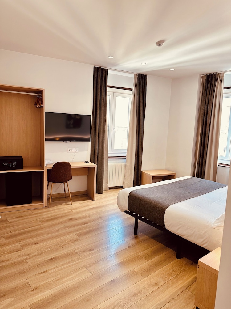 Hostal Sol Square Madrid 12/50