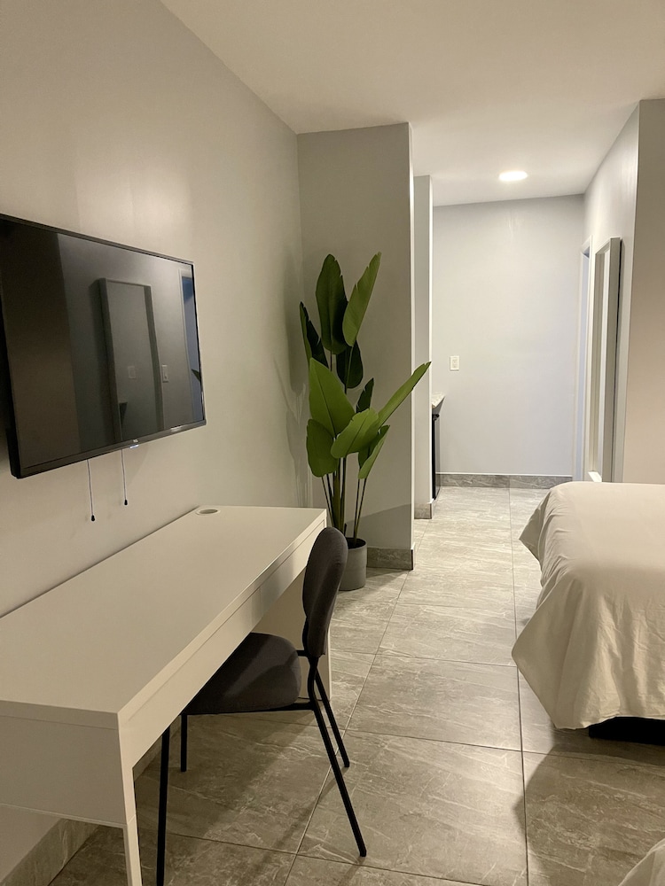 Up Midtown (ex. Wishes Hotel Biscayne) 38/55