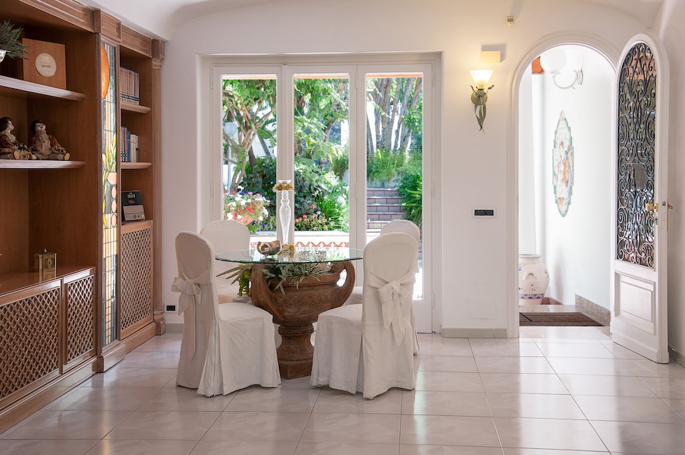 Villa Marinella 10/56