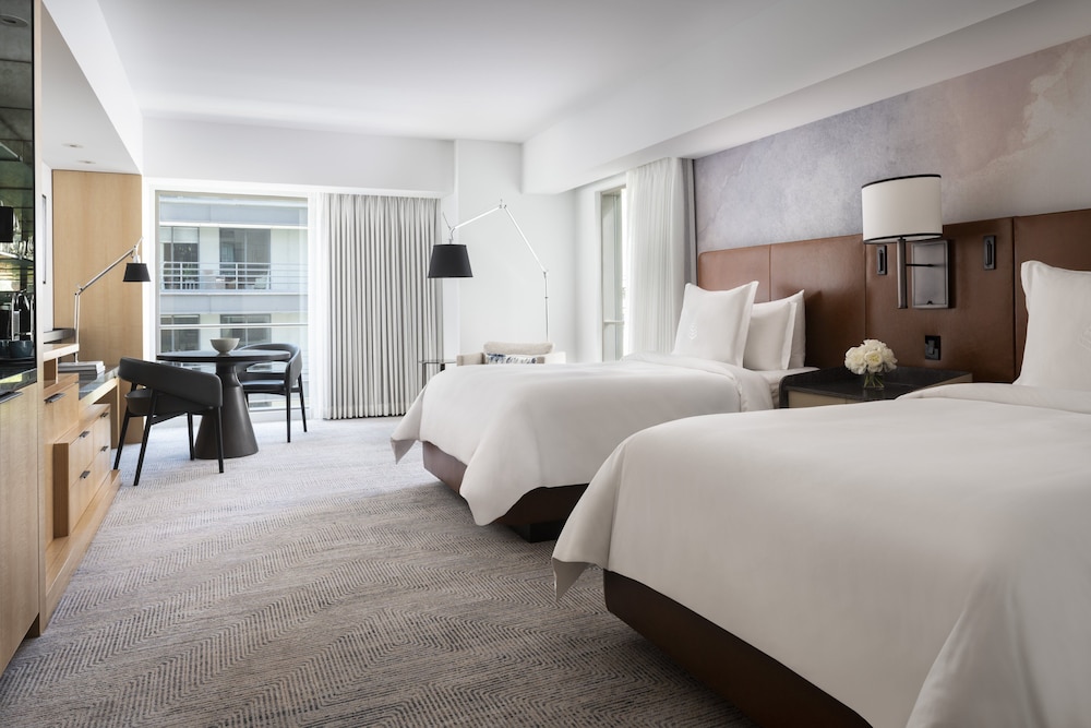 DOWNTOWN, 2 DOUBLE BEDS, SEATTLE VIEW