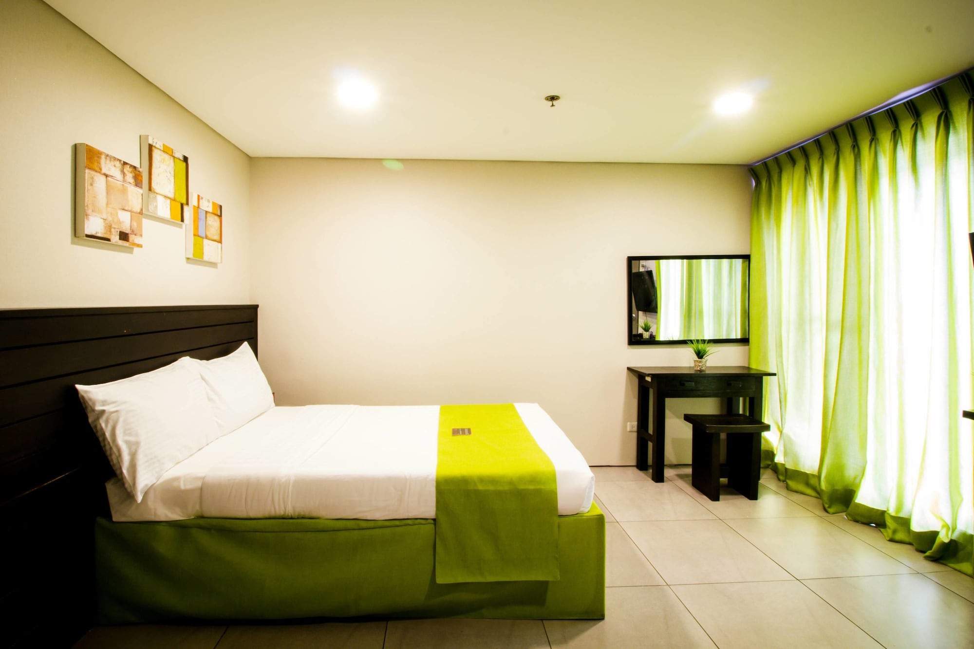 DELUXE, DOUBLE BED