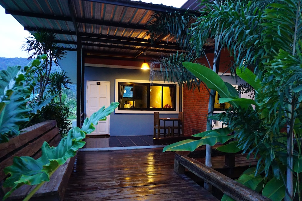 Be Cool Boutique At Phu Ruea 45/47